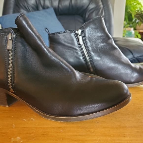 Lucky Brand Leather Ankle Boots Size 10m. - Picture 7 of 7